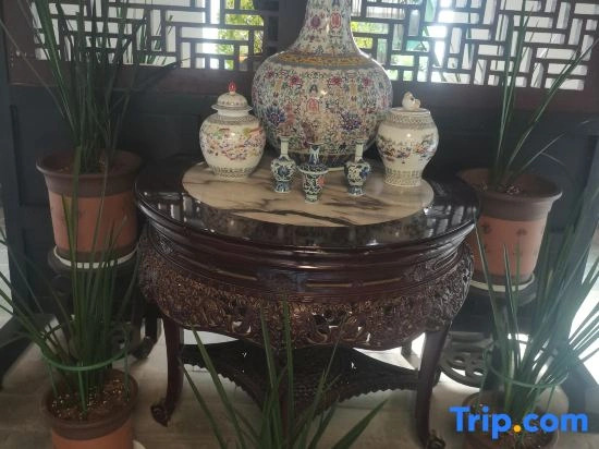 Tonghai ancient Cartyard Hotel