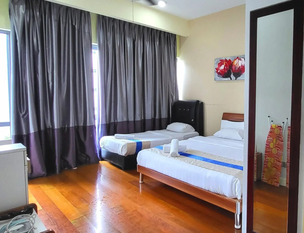 Sunset Seaview Vacation Condos @ IMAGO Shopping Mall