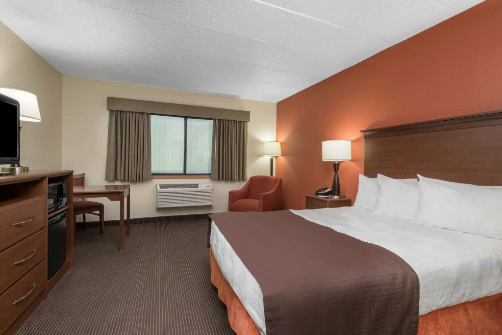 AmericInn by Wyndham Worthington