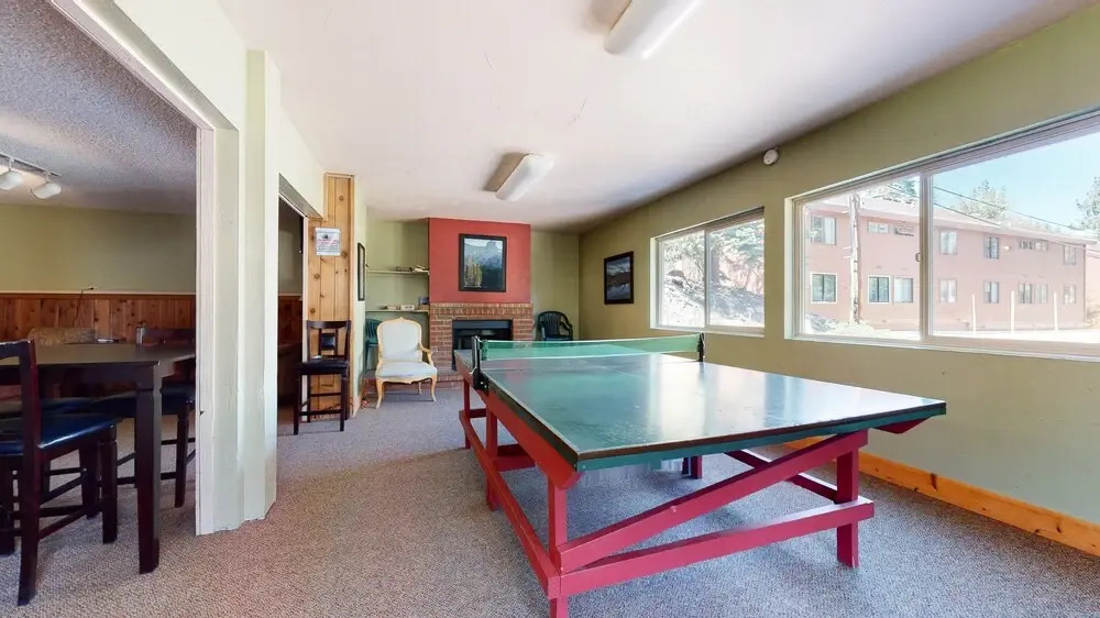 Mammoth View Villas 40 Walk to The Village Gondola, Private Grill and Washer Dryer by RedAwning
