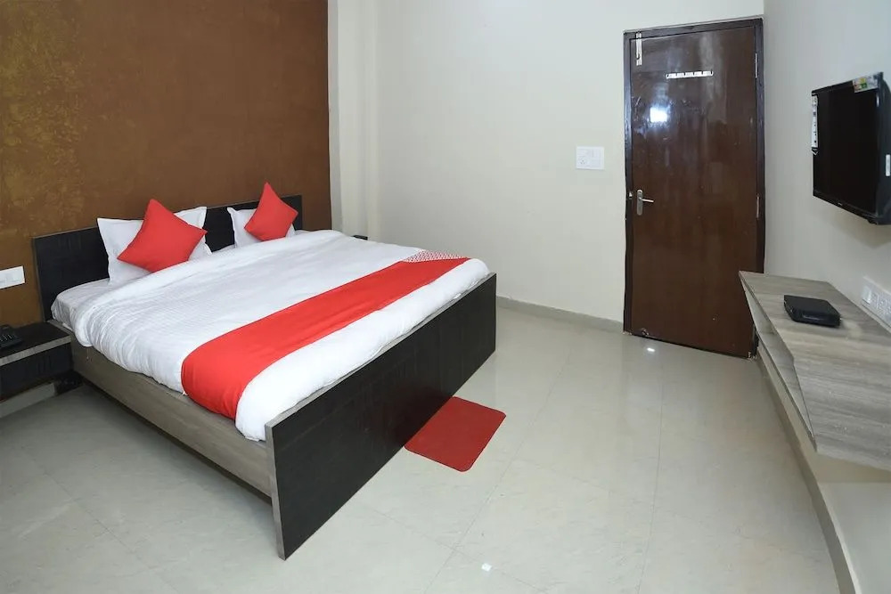Oyo 23218 Hotel Laxmi Vridhi