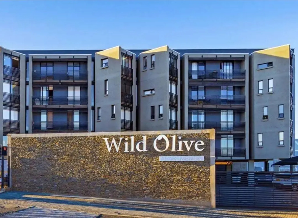 Modern 1-bedroom near Grove Mall and Lady Pohamba AirBnB