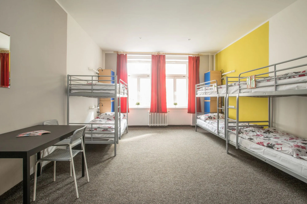 Hostel Advantage