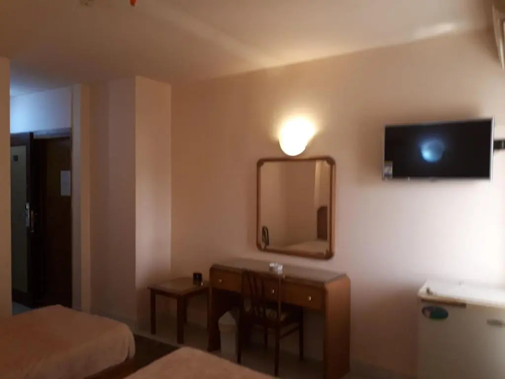New Pola Hotel
