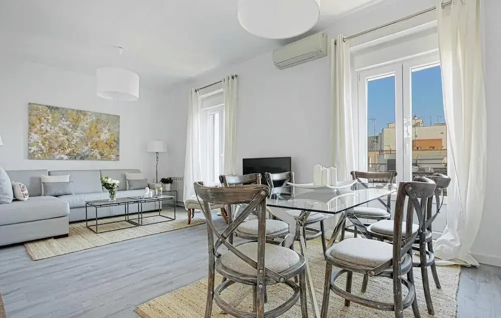 The Best Location, 8pax, 3BD & 2Bth, Reina Sofia II