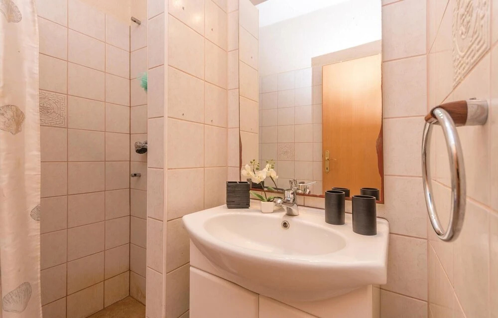 Awesome Home in Vrsi With 2 Bedrooms and Wifi