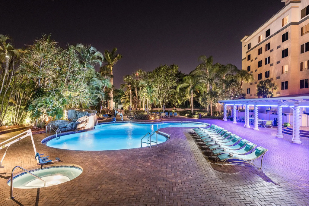 Holiday Inn Fort Lauderdale Airport by IHG