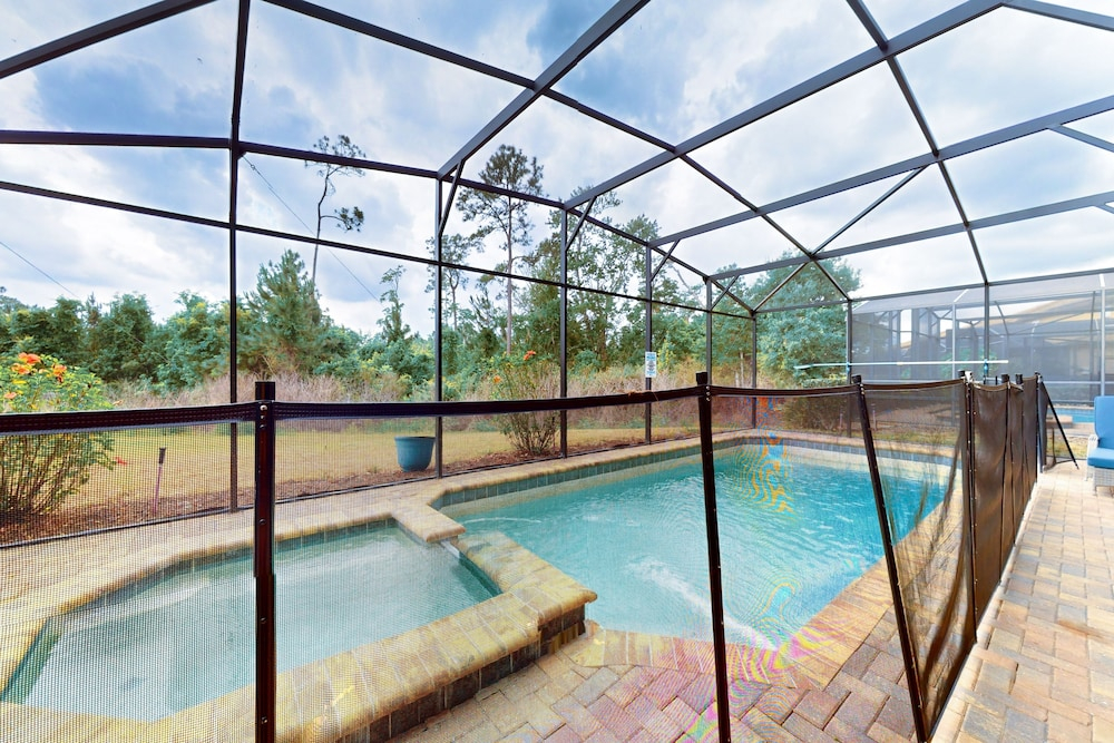 Spacious Home w/ Private Pool, Wifi, Central AC, Private Washer/dryer