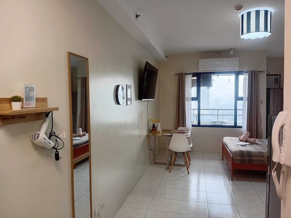 Manila Bay View Mansion Malate by Carnivale Inn