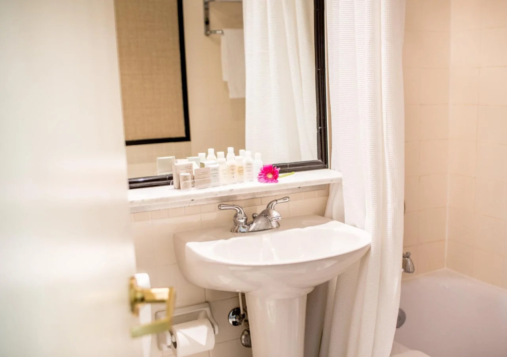 The Lord Nelson Hotel & Suites