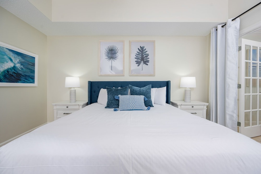 Phoenix West 908 3 Bedroom Condo