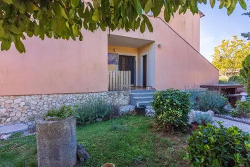 Apartments Davor 1676