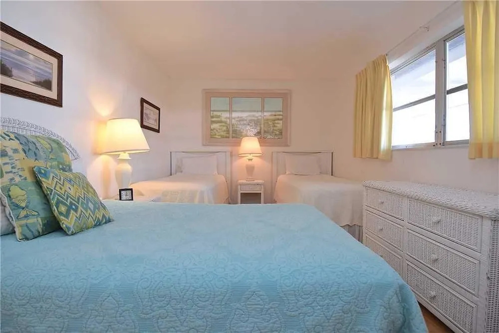 Jamaica Royale 91 - Two Bedroom Condo