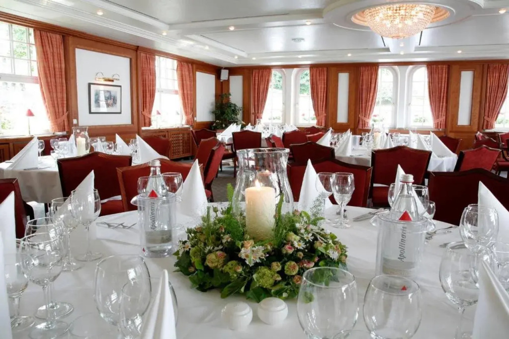 Hotel "Schloss Friedestrom"