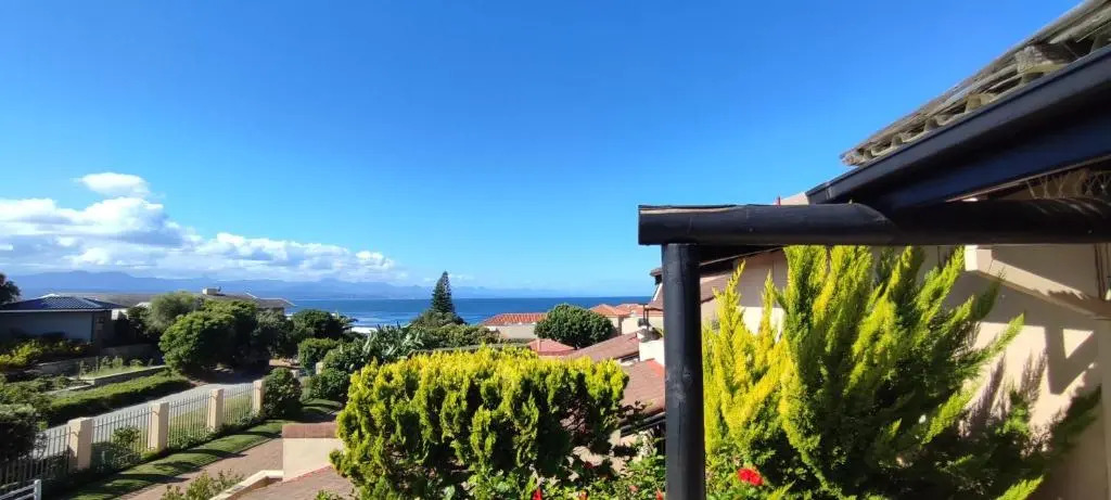 Sanctuary Beach Hideaway - 8 sleeper - 50m onto Robberg 5
