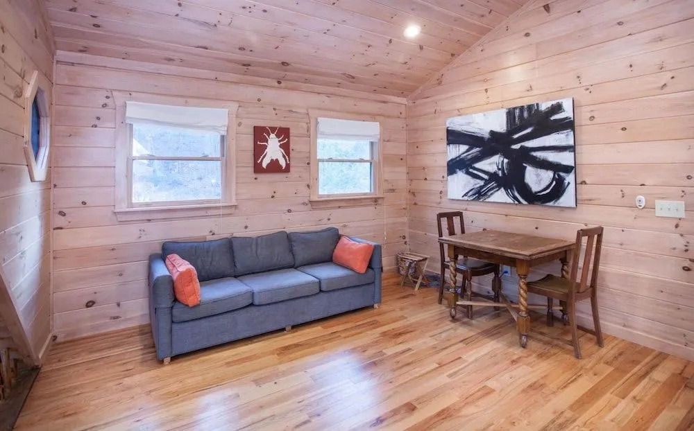 Aska Lakeside Lodge