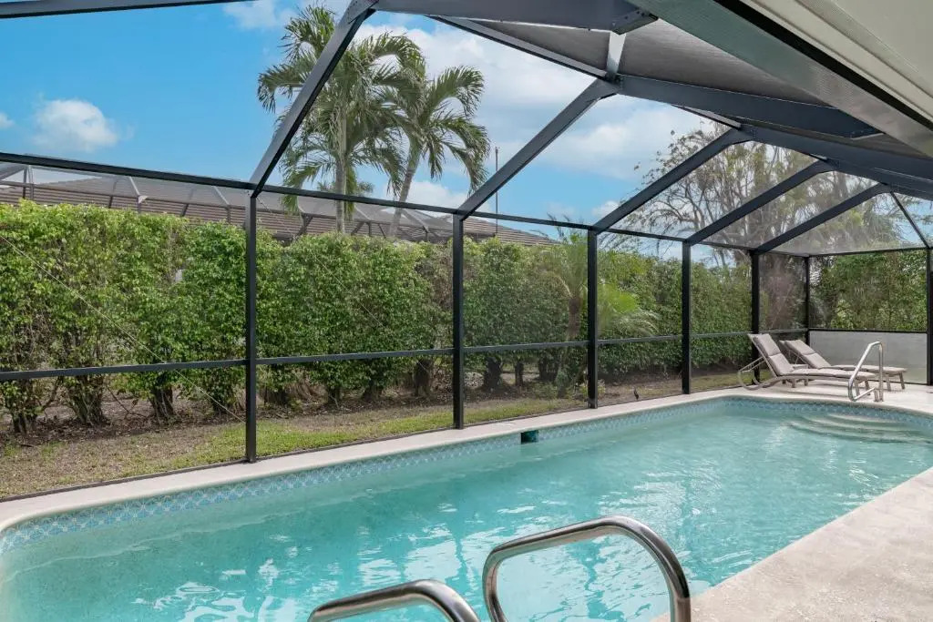 Short Walk to Maple Beach Access I 3/2 w/ Heated Pool