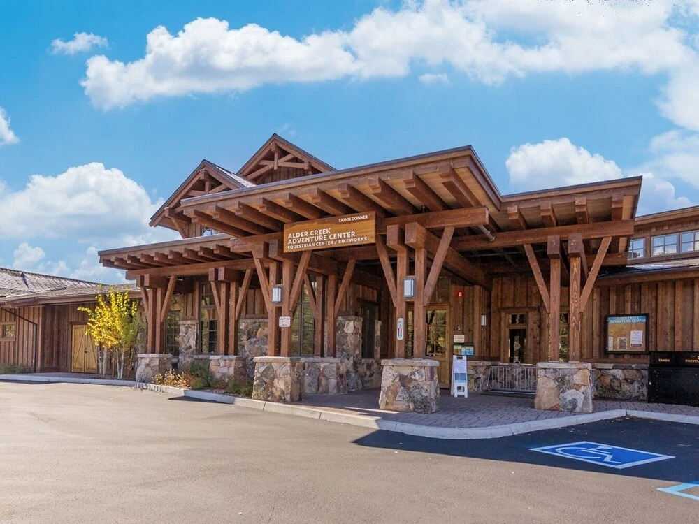 Cozy Haven Near Tahoe Donner Amenities 3 Bedroom Home