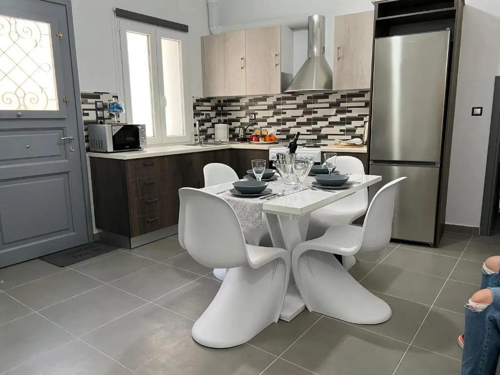 Thania's House ,4 minutes from the center of Hermoulis