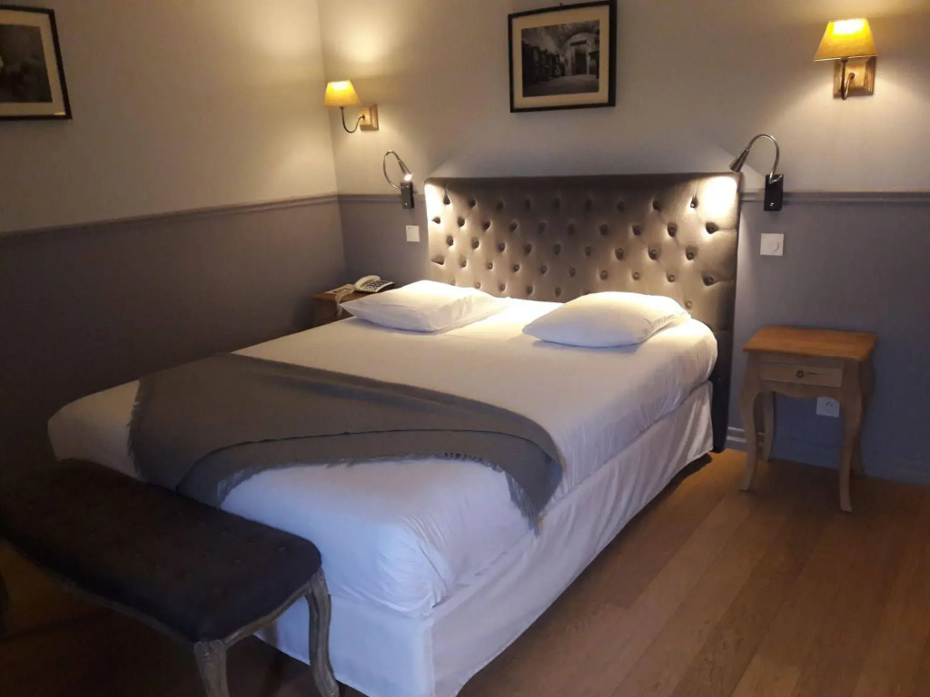 Logis Hostellerie des Clos et restaurant Bistrot des grands crus et Maison de la tour Chablis