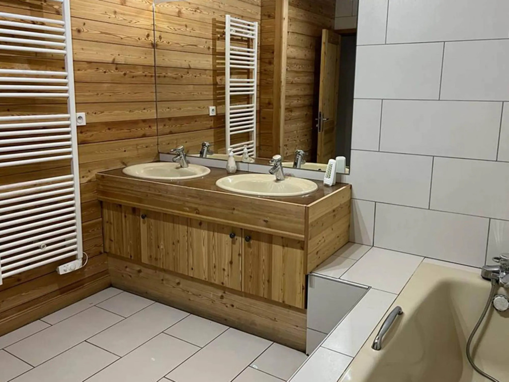 Spacious 16-person chalet with five bedrooms in Les Deux Alpes