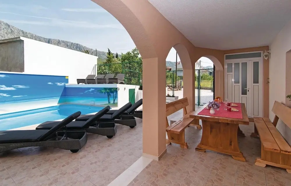Amazing Home in Kastel Gomilica With Wifi and 2 Bedrooms