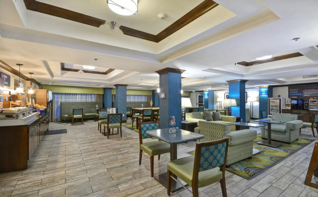 Holiday Inn Express & Suites Fresno River Park Hwy 41 by IHG
