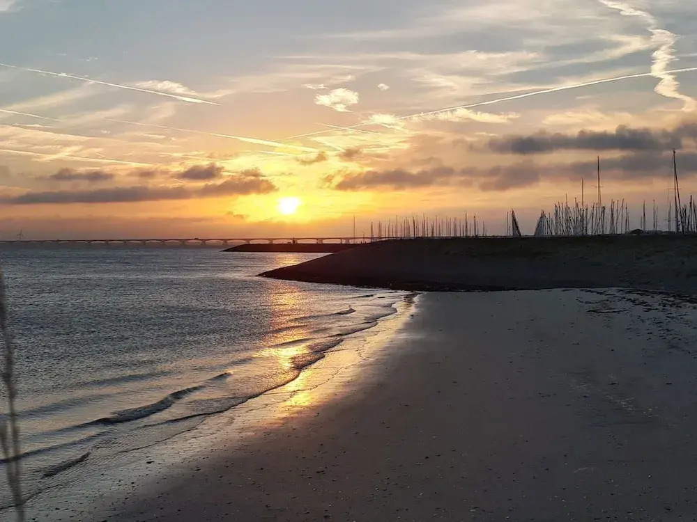 Holiday Home Colijnsplaat near Beaches