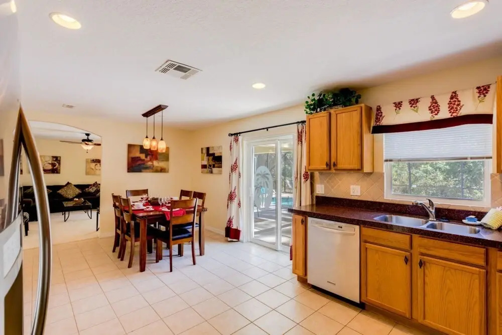 Amazing Modern 5 bed Villa With South Facing Pool Overlooking Conservation and Woodland