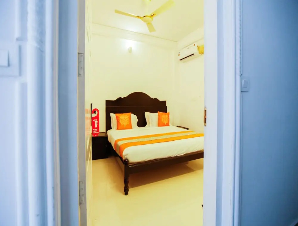 OYO 4867 Royal Homes
