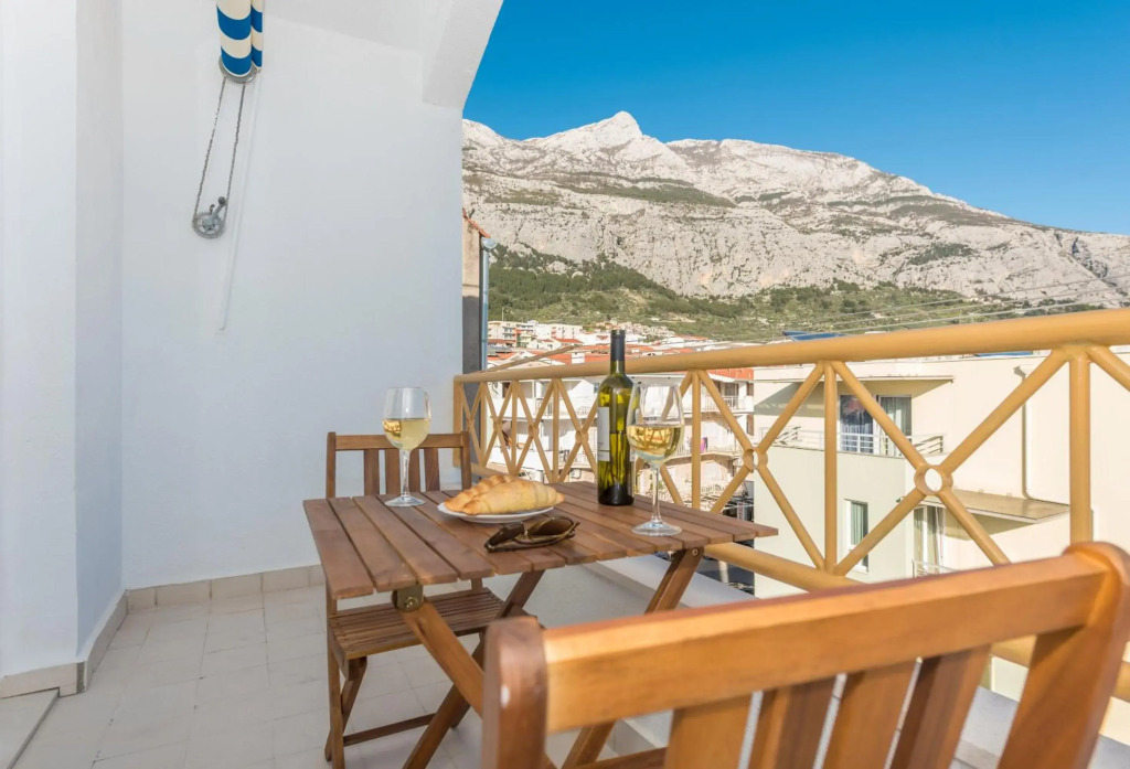 Vista Mare Apartment - Brand New, 3 Bedroom, Sea View