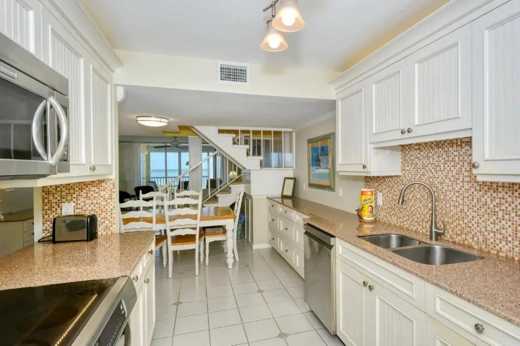 LaPlaya 205D Spectacular sunsets and sunbathing from your private Gulf front lanai or sundeck