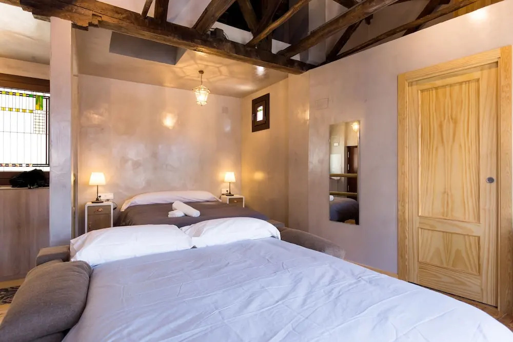 Los Lobos Suites