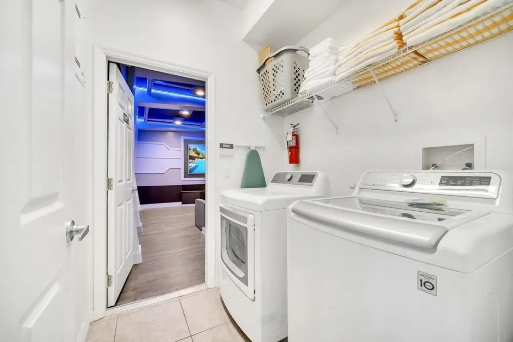 6BR Home w Pool Hot Tub Theater - Near Disney