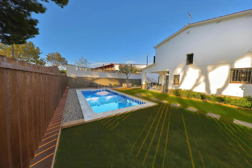 HOUSE APARTMENT LESCALA