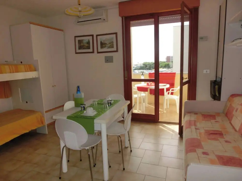 Homely Seaview Studio Flat With Balcony - Beahost