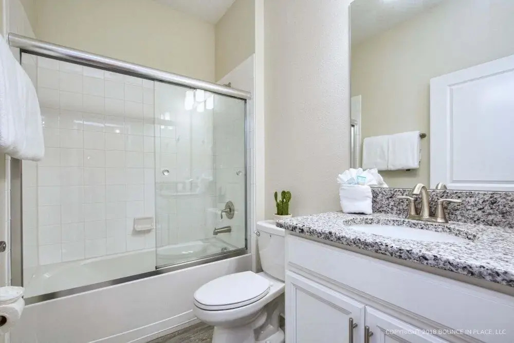 Storey Lake- 5 Bedroom Pool - 1666st Home by Redawning