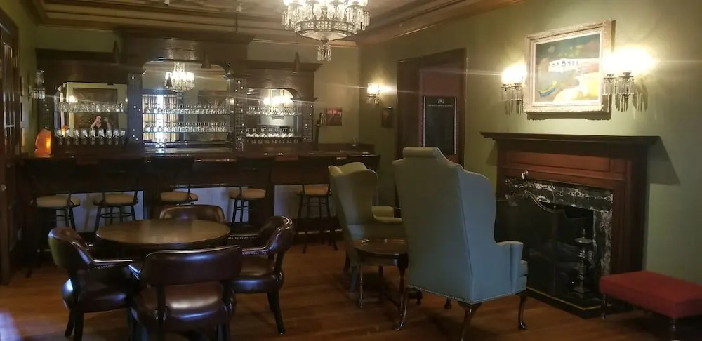 Downtown Guest Quarters Hotel