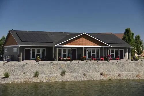 Zillah Lakes Inn