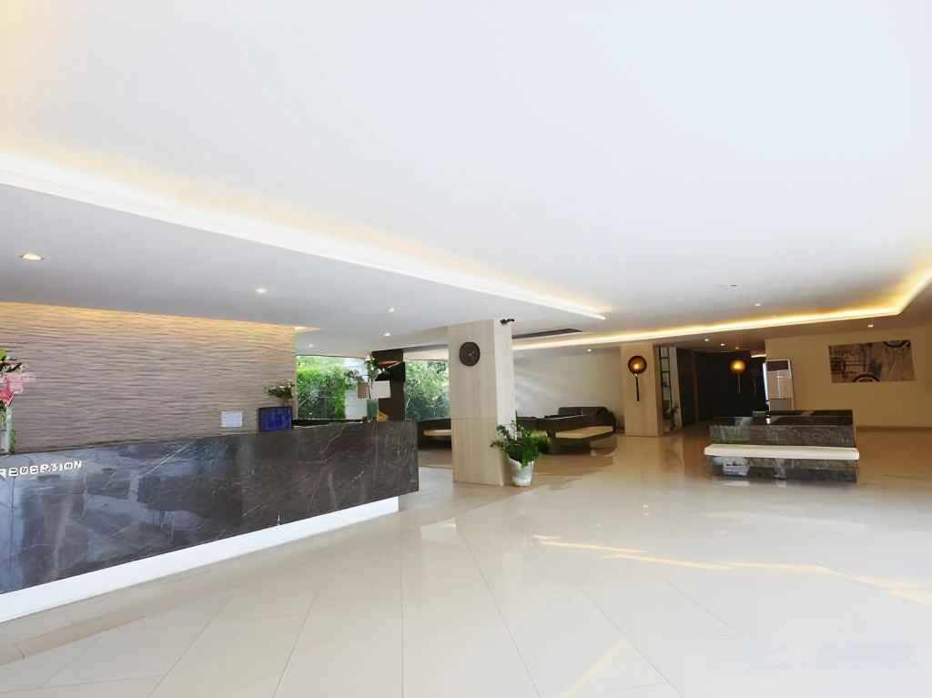 Leenova Hotel