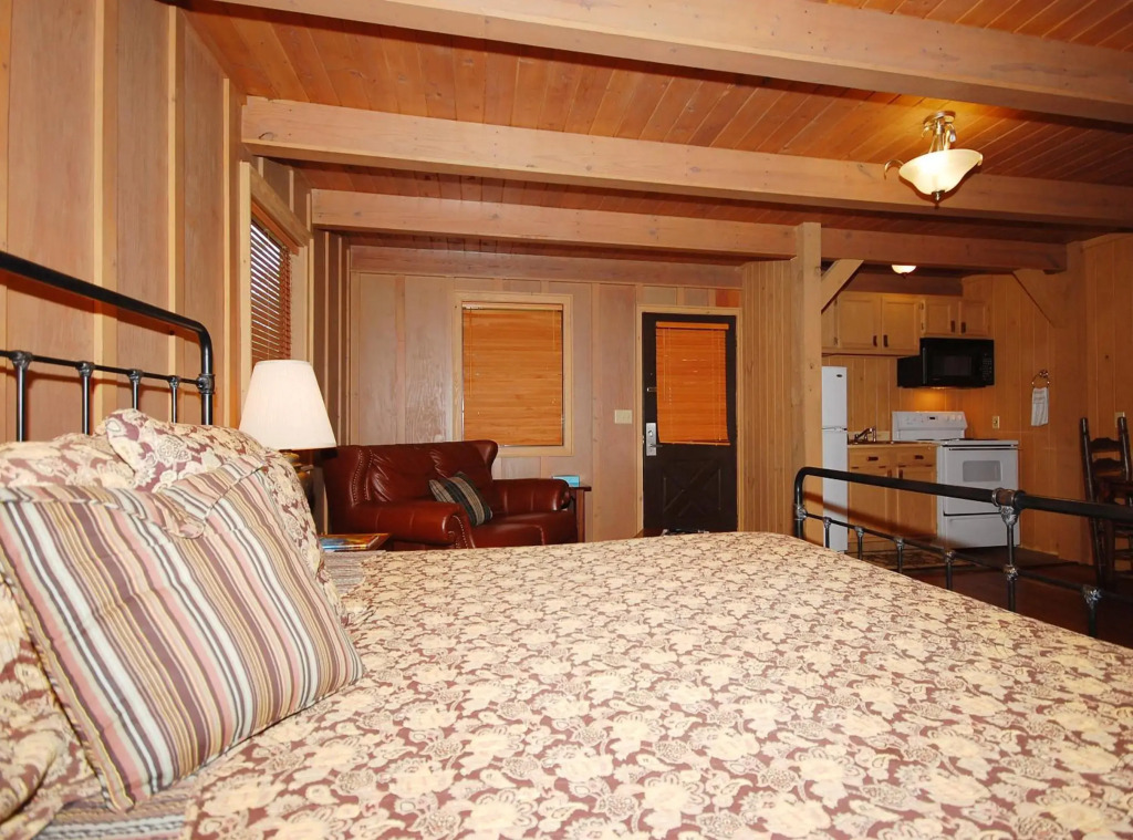 The Smokehouse Lodge and Cabins