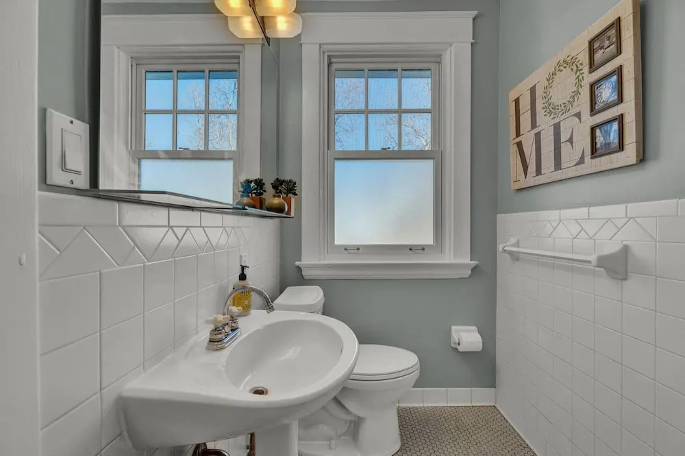 Oakley Square 3br Charmer - Total Walkability 3 Bedroom Home by RedAwning