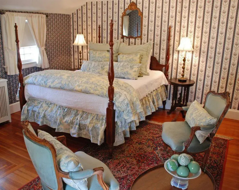 Bee and Thistle Inn