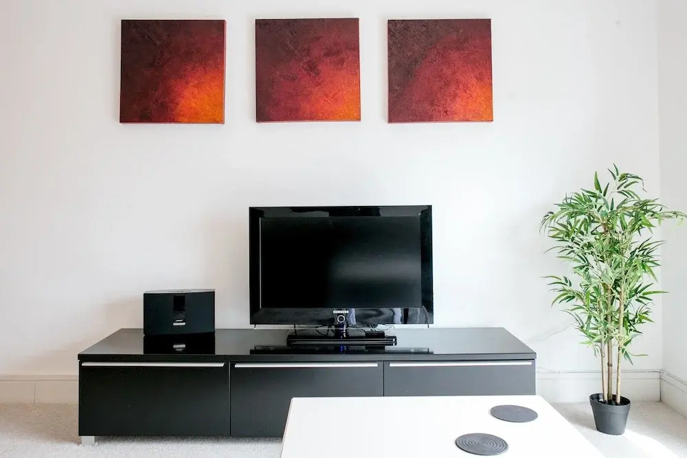 Modern Home by River Thames W/aircon, 4 Guests