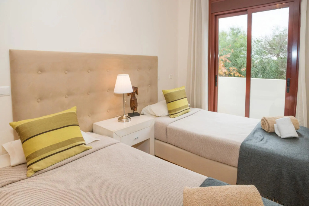 Traditional Townhouse in Vila Sol by Ideal Homes