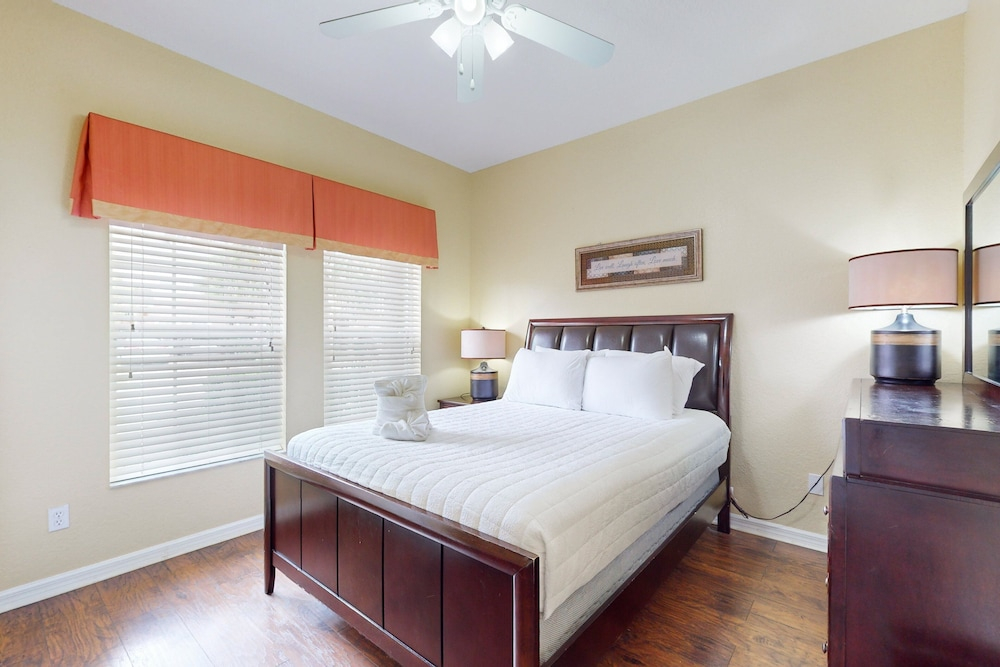 Gated-entry Townhome, With Shared Pool, Central AC, Near Theme Parks