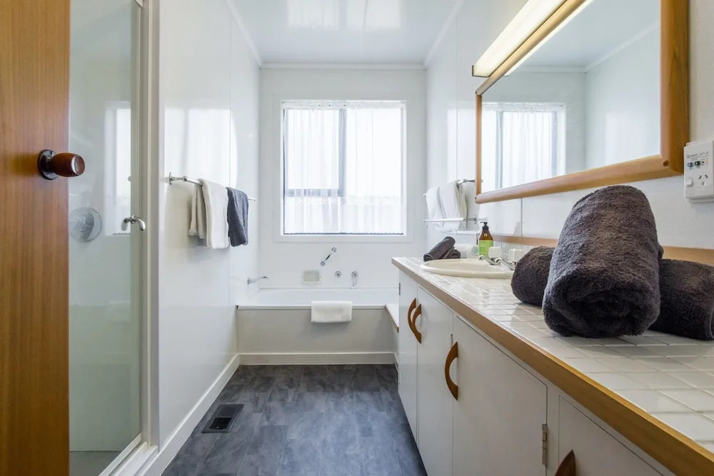 Waterfront On Woolcombe - 4BR holiday apartment