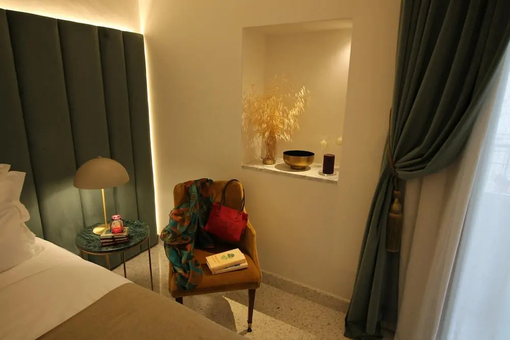 1940 Luxury Accommodations - Diamante Boutique Apartment