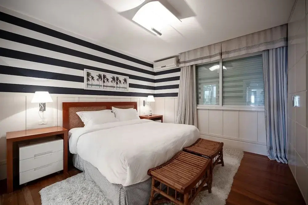 Copacabana – Av. Atlântica | 3 suítes, Vista Mar, 1 min praia de Copacabana - por Casapē Rio