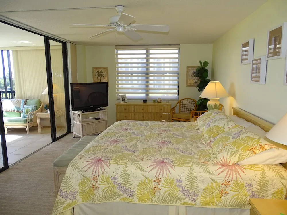 Gulf And Bay Club- B301 Updated End Unit! 2 Bedroom Condo